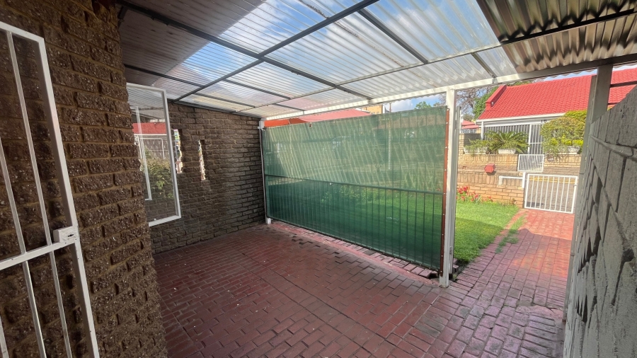 2 Bedroom Property for Sale in Rustenburg Central North West